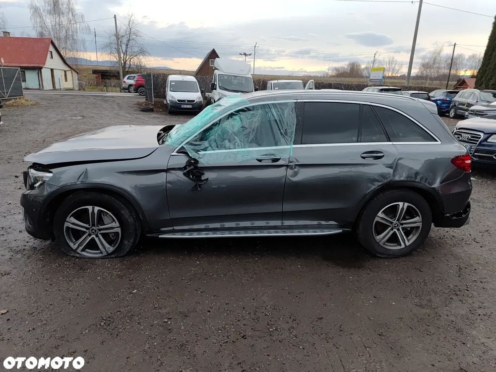 Mercedes-Benz GLC - 22