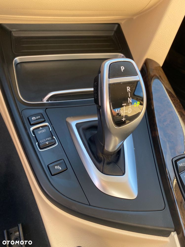 BMW Seria 3 330d xDrive M Sport - 9