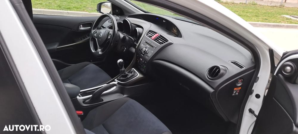 Honda Civic 1.6 i-DTEC Lifestyle Black Edition - 20