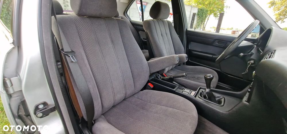 BMW Seria 5 520i - 11