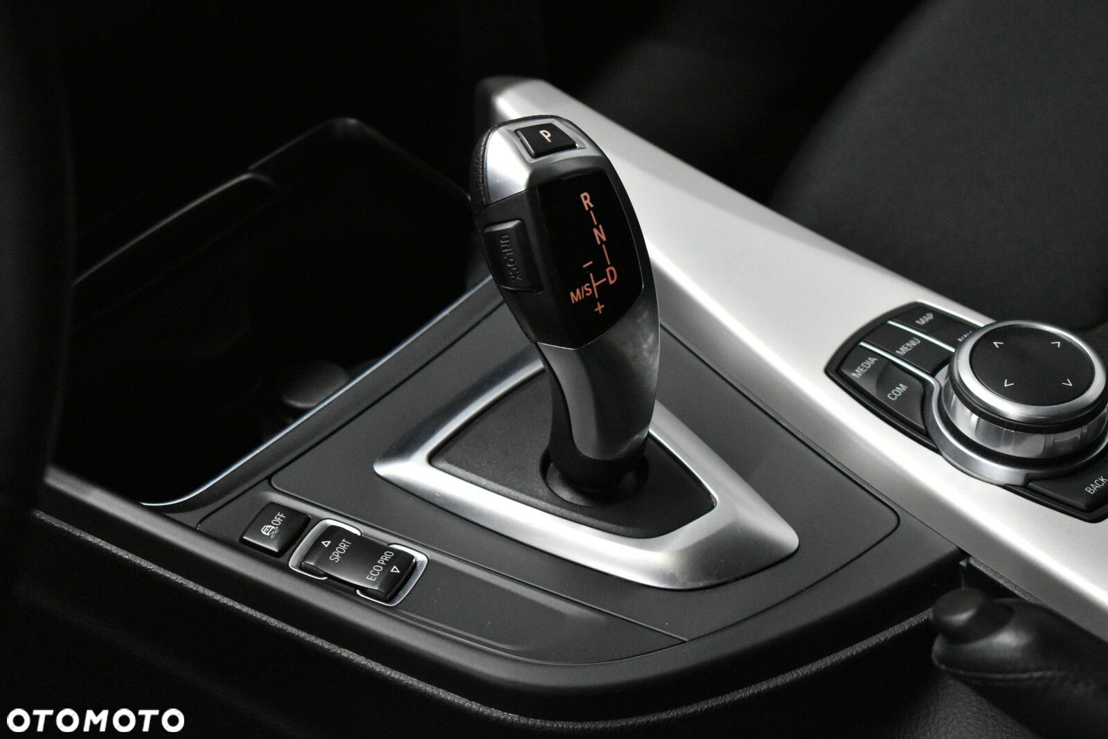 BMW Seria 3 318i Advantage - 16