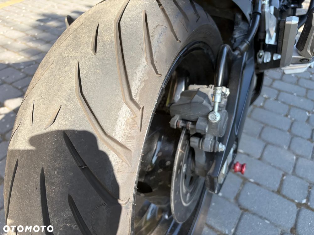 Suzuki GSR - 5