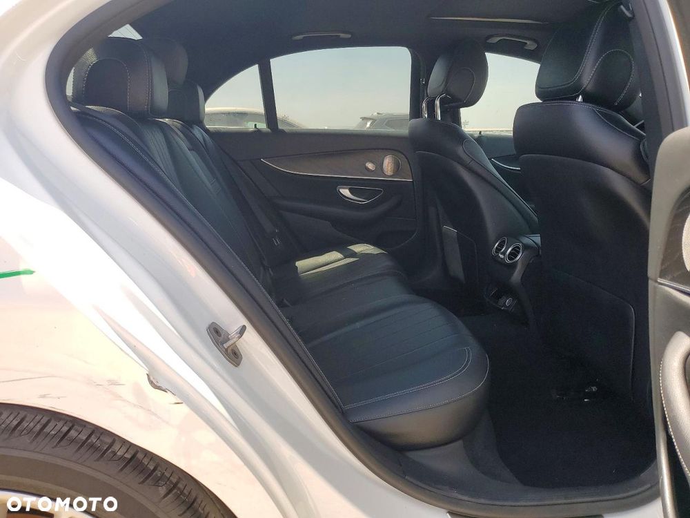 Mercedes-Benz Klasa E 300 9G-TRONIC - 10