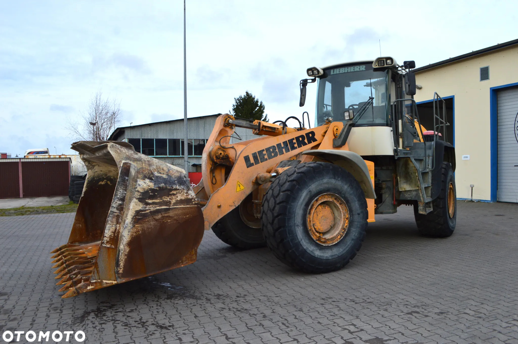 Liebherr L580 2PLUS2 - 8