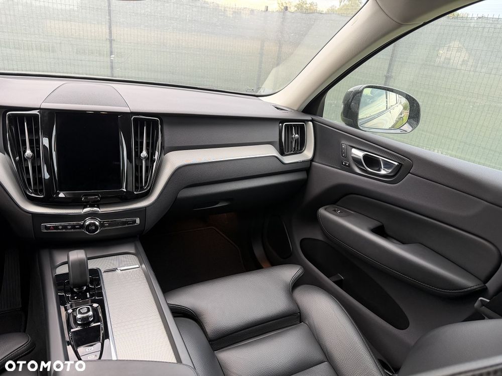 Volvo XC 60 B4 B Plus Dark - 9