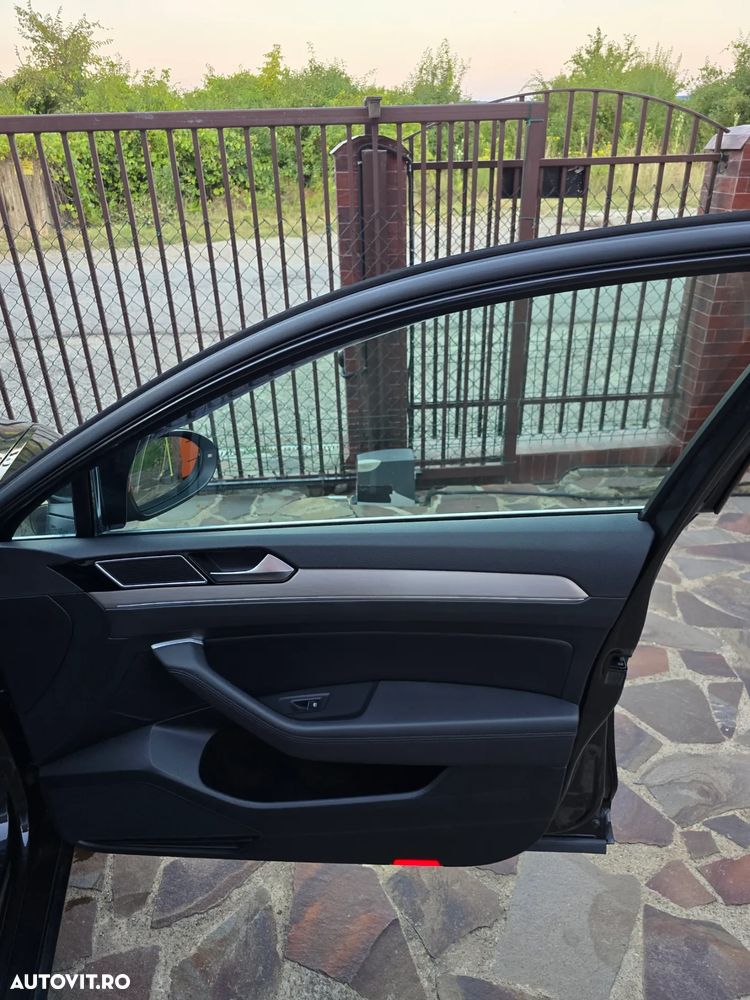 Volkswagen Passat Variant 2.0 TDI DSG 4Motion Highline - 19
