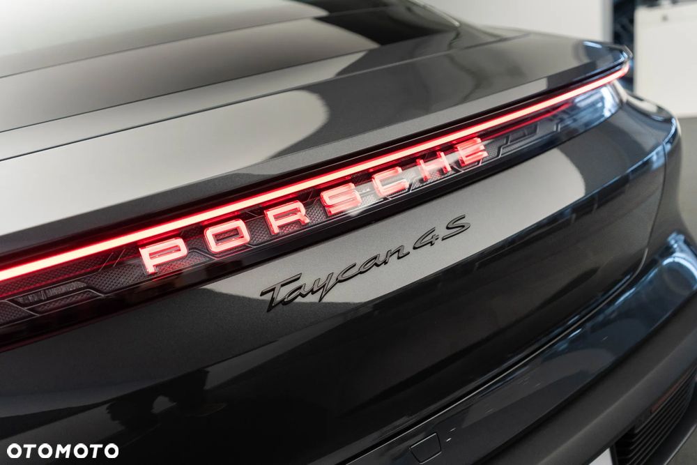 Porsche Taycan 105kWh 4S Black Edition - 33