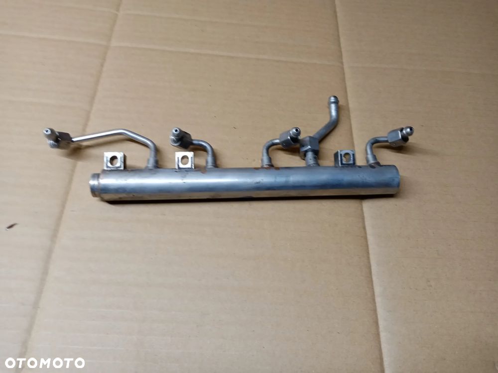 Listwa wtryskowa rurki BMW M5 G30 F90 4.4 V8 7852403 - 2