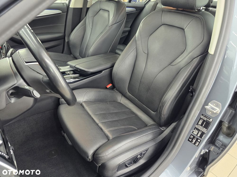 BMW Seria 5 520d xDrive MHEV - 11