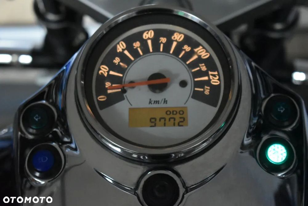 Suzuki Intruder - 37