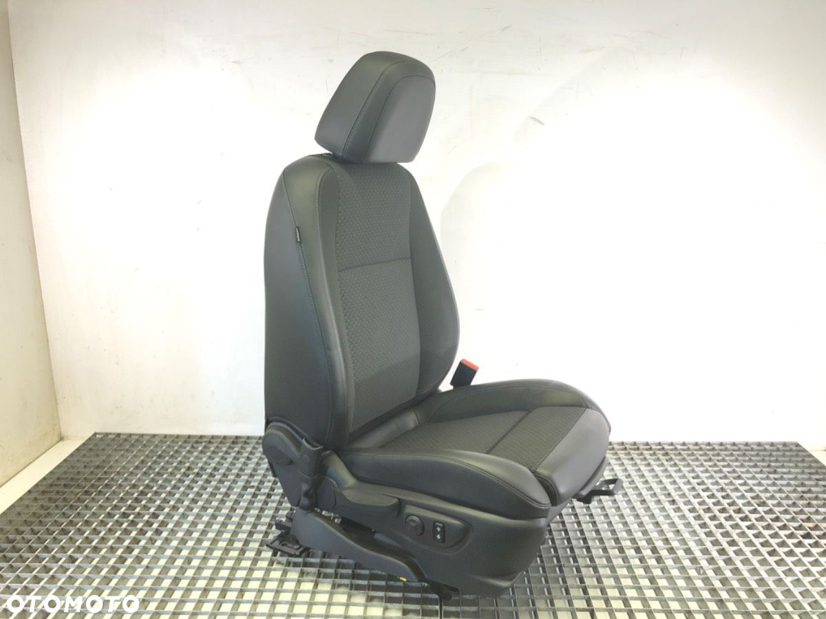 FOTEL PRAWY PRZÓD - 434.00 PLN - OPEL MOKKA / MOKKA X (J13) 2012 - 2022 1.4 (_76) 103 kW [140 KM] - 2