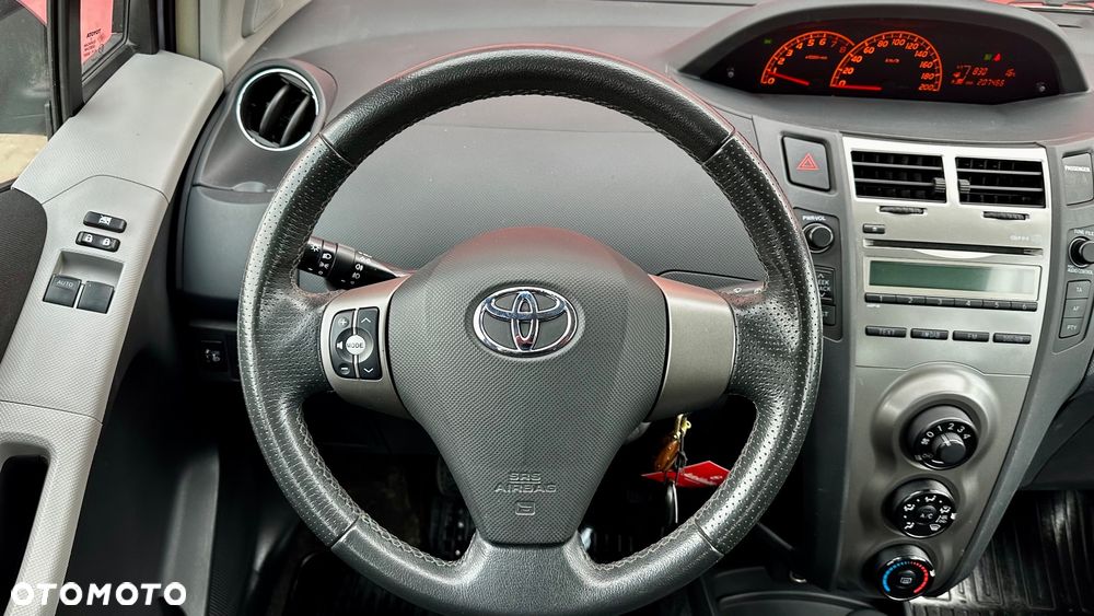 Toyota Yaris 1.33 VVT-i Executive - 19