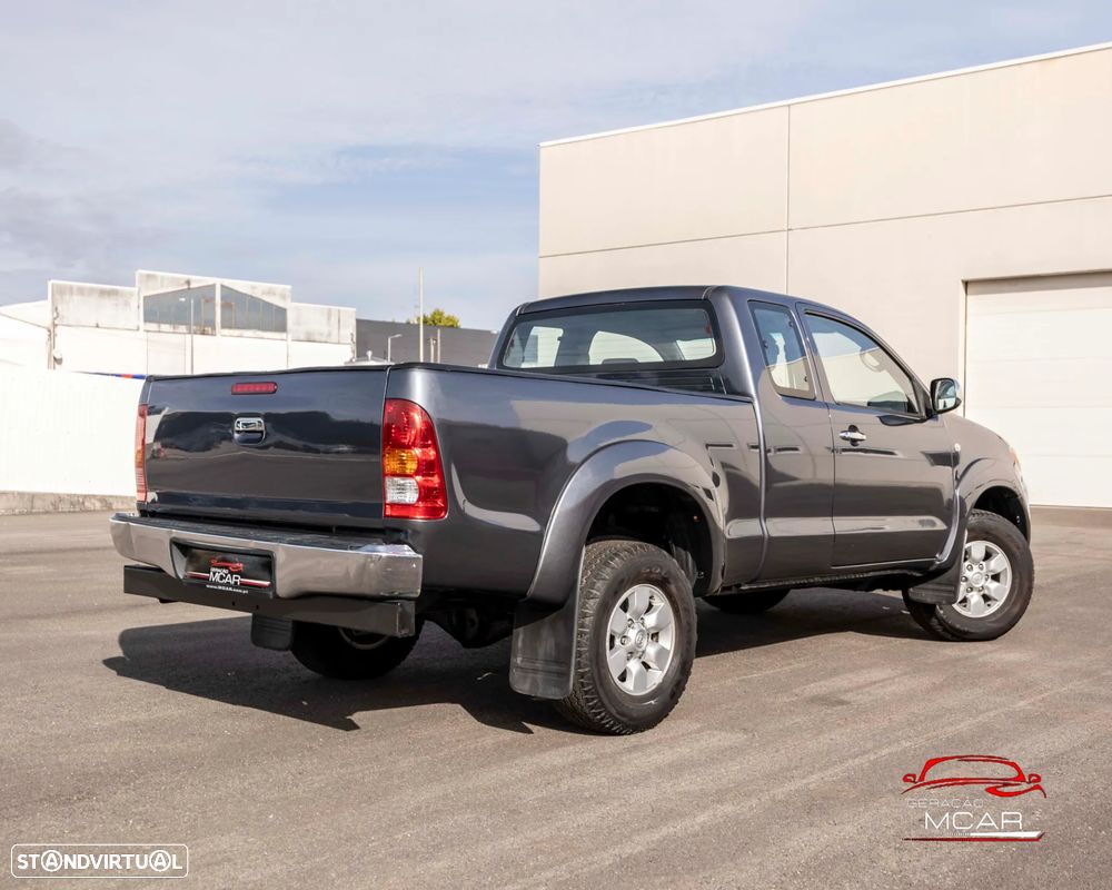 Toyota Hilux - 8