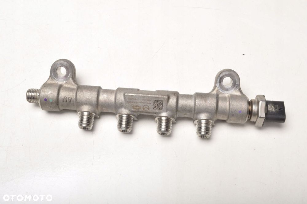 CX-30 2.0 LISTWA WTRYSKOWA HF01-13150  810PR14-01 - 1