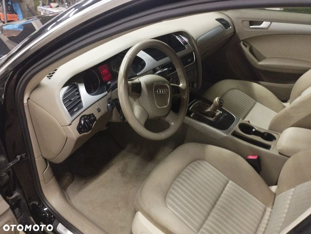 Audi A4 Avant 2.0 TDI DPF Ambiente - 8