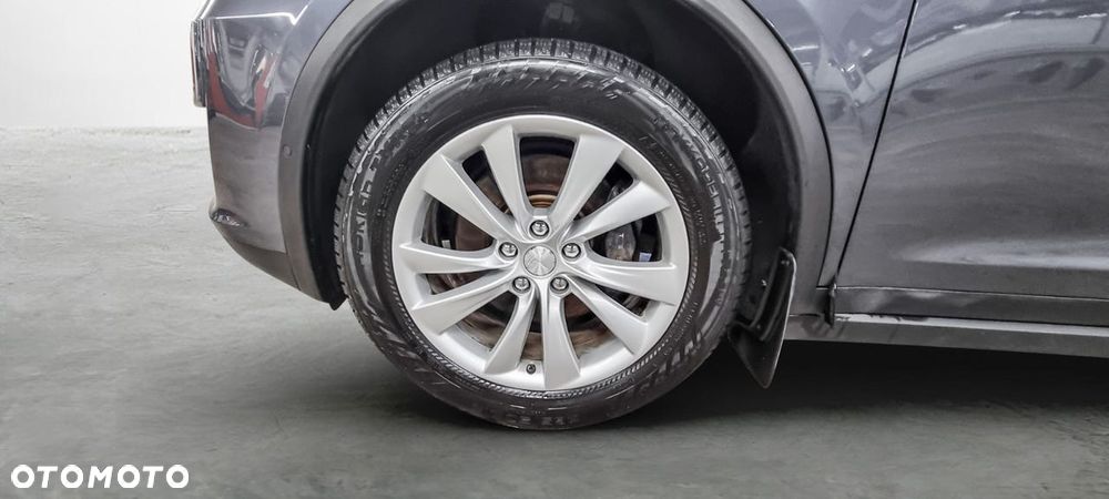 Tesla Model X - 28
