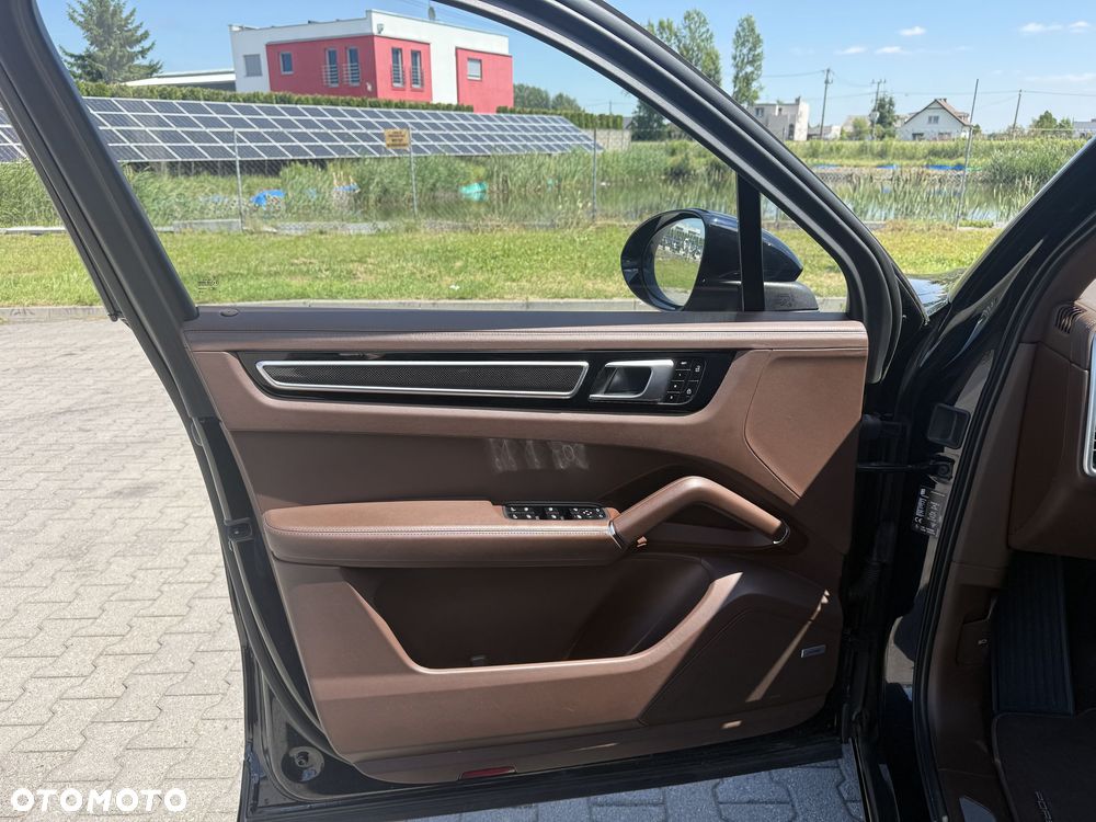 Porsche Cayenne Standard - 18