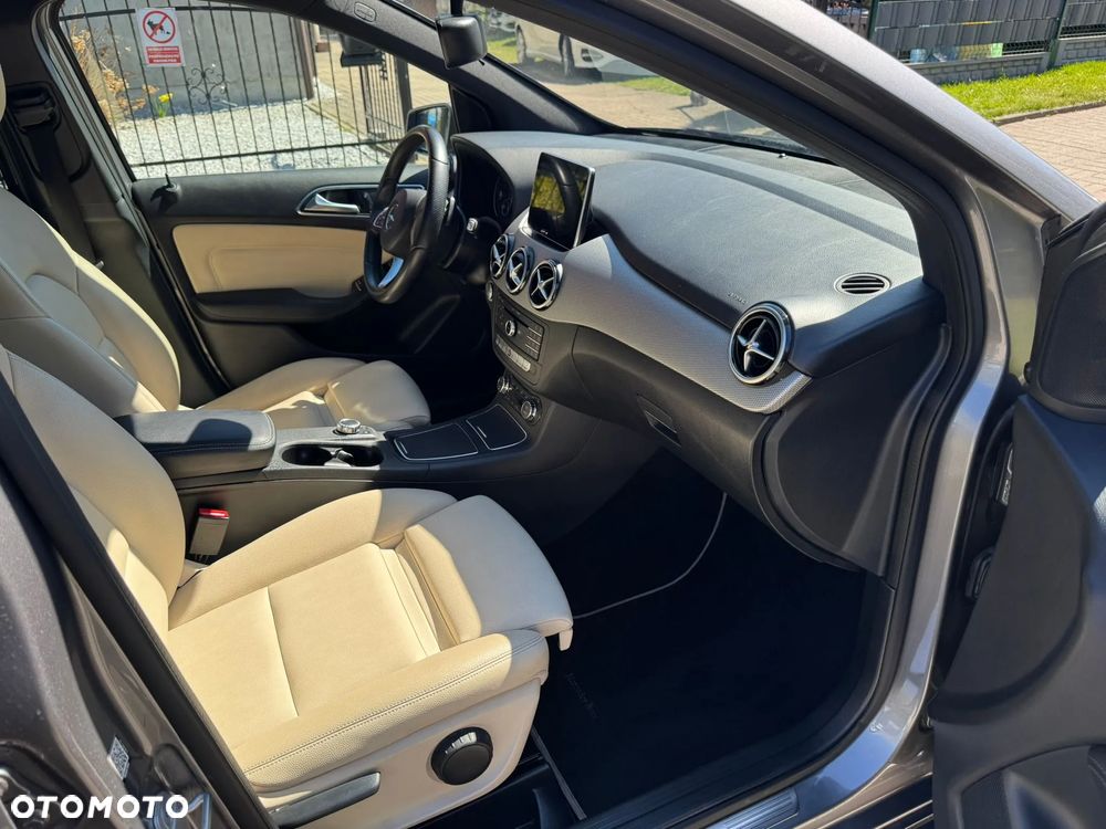 Mercedes-Benz Klasa B 250 4Matic 7G-DCT UrbanStyle Edition - 11