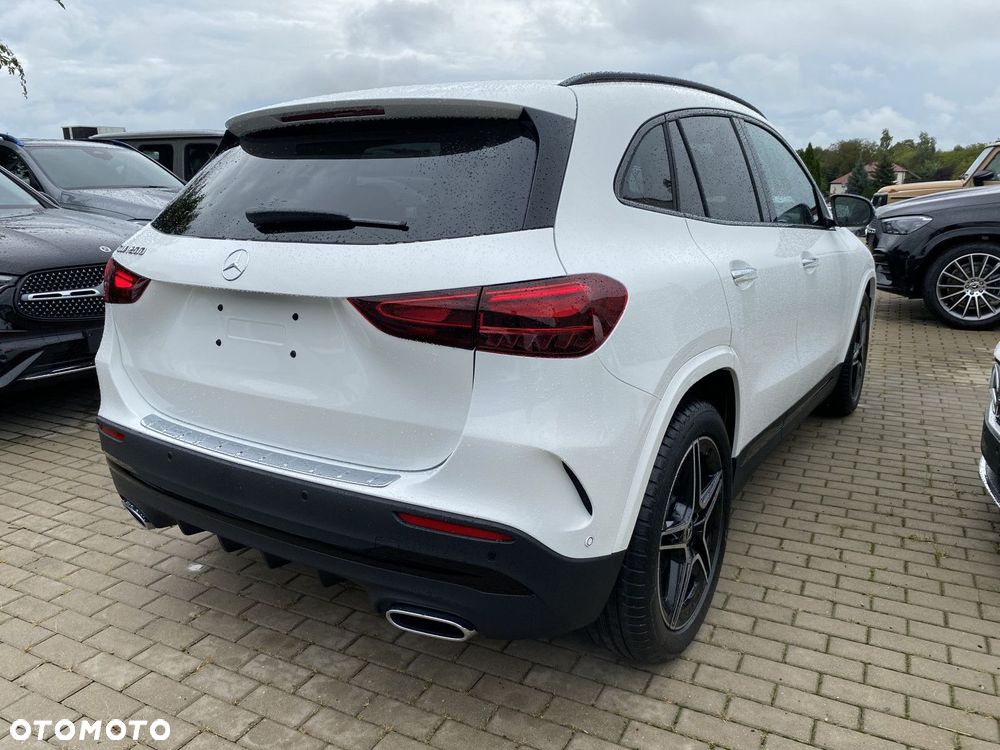 Mercedes-Benz GLA - 4