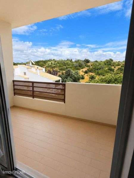 T2 no centro de Albufeira com piscina, garagem e arrecadação - Grande imagem: 4/10
