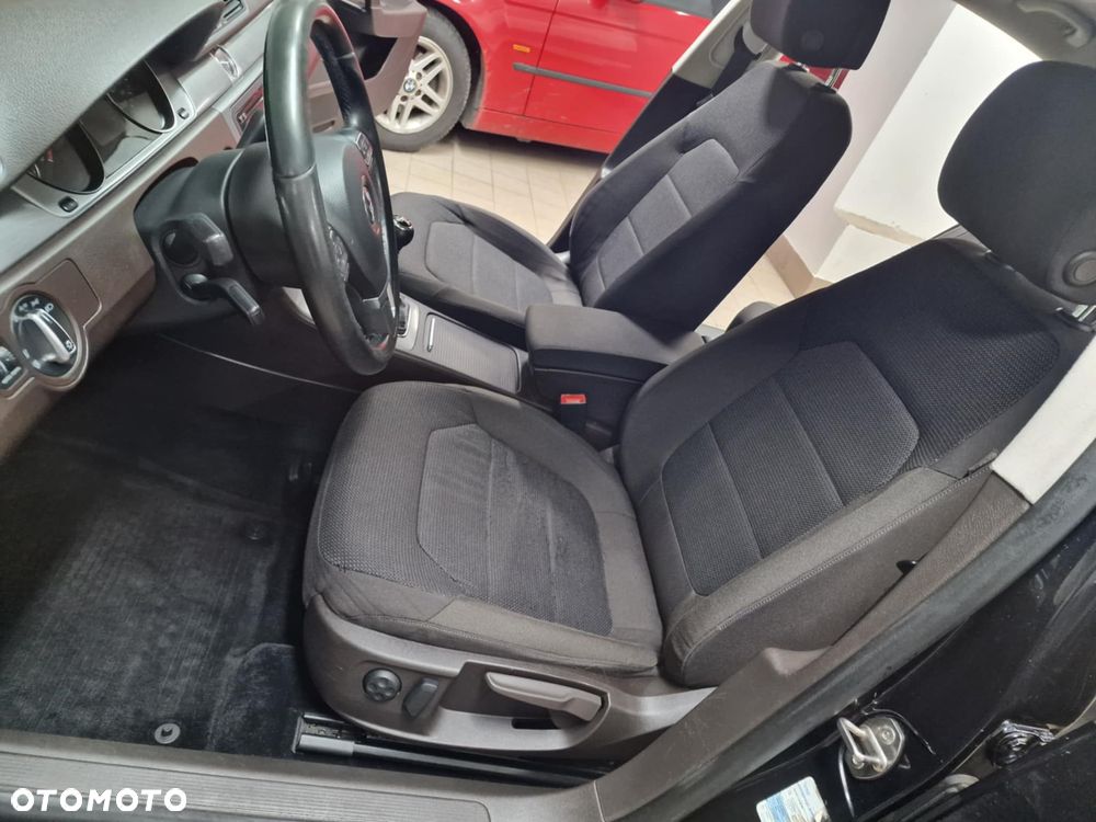 Volkswagen Passat 2.0 TDI Comfortline - 9