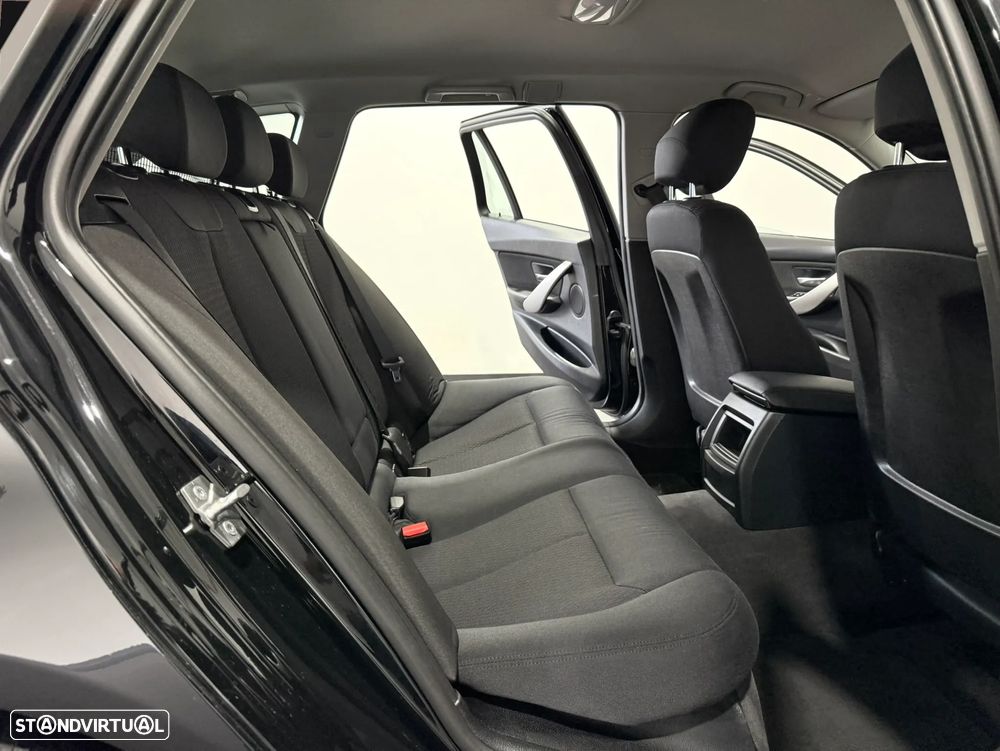 BMW 318 d Line Luxury - 48