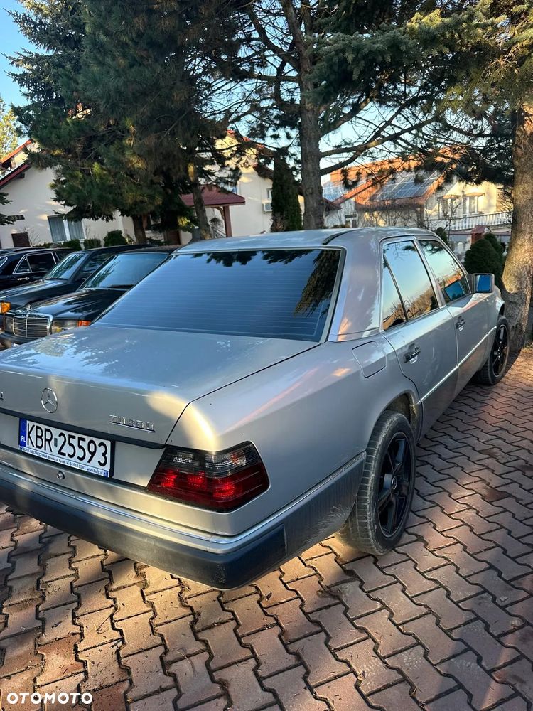 Mercedes-Benz W124 (1984-1993) - 12