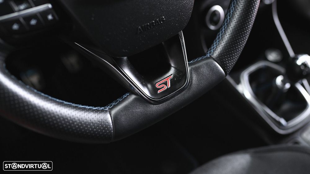 Ford Fiesta 1.5 EcoBoost S&S ST X - 57