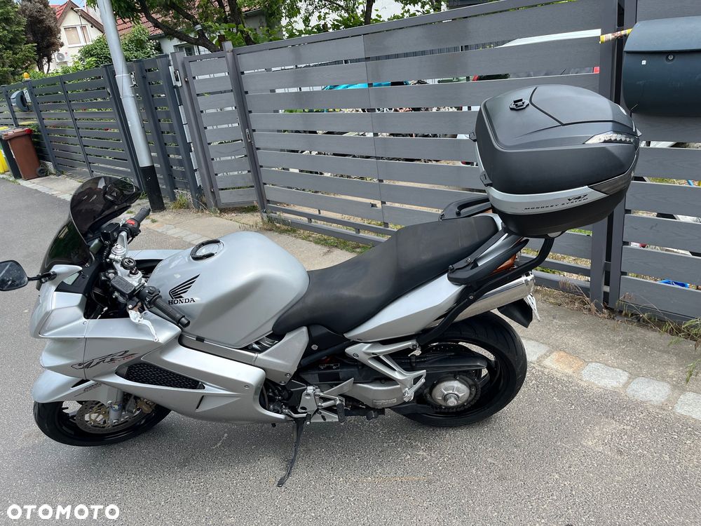 Honda VFR - 8