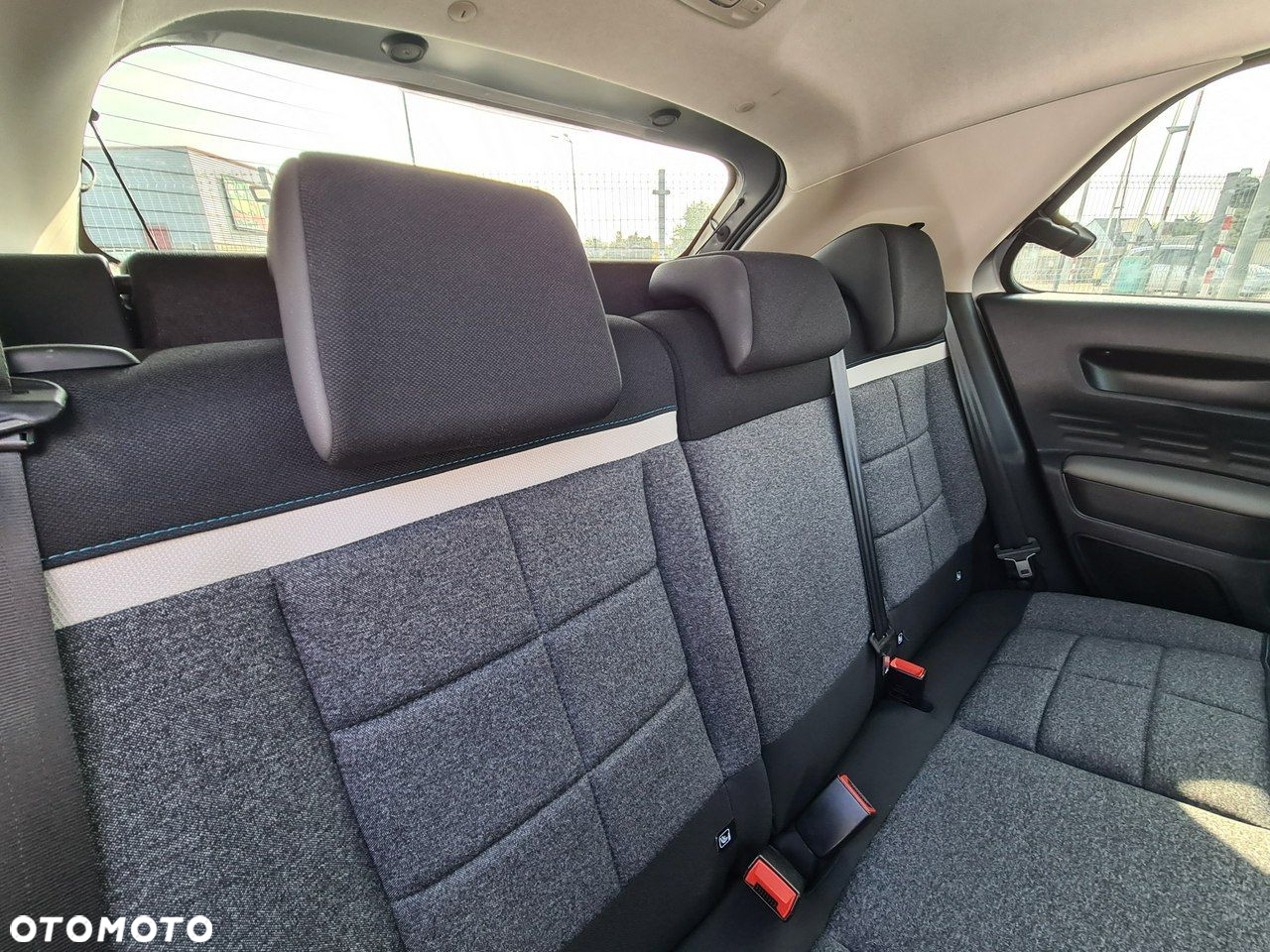 Citroën C4 Cactus 1.2 PureTech Shine S&S - 27