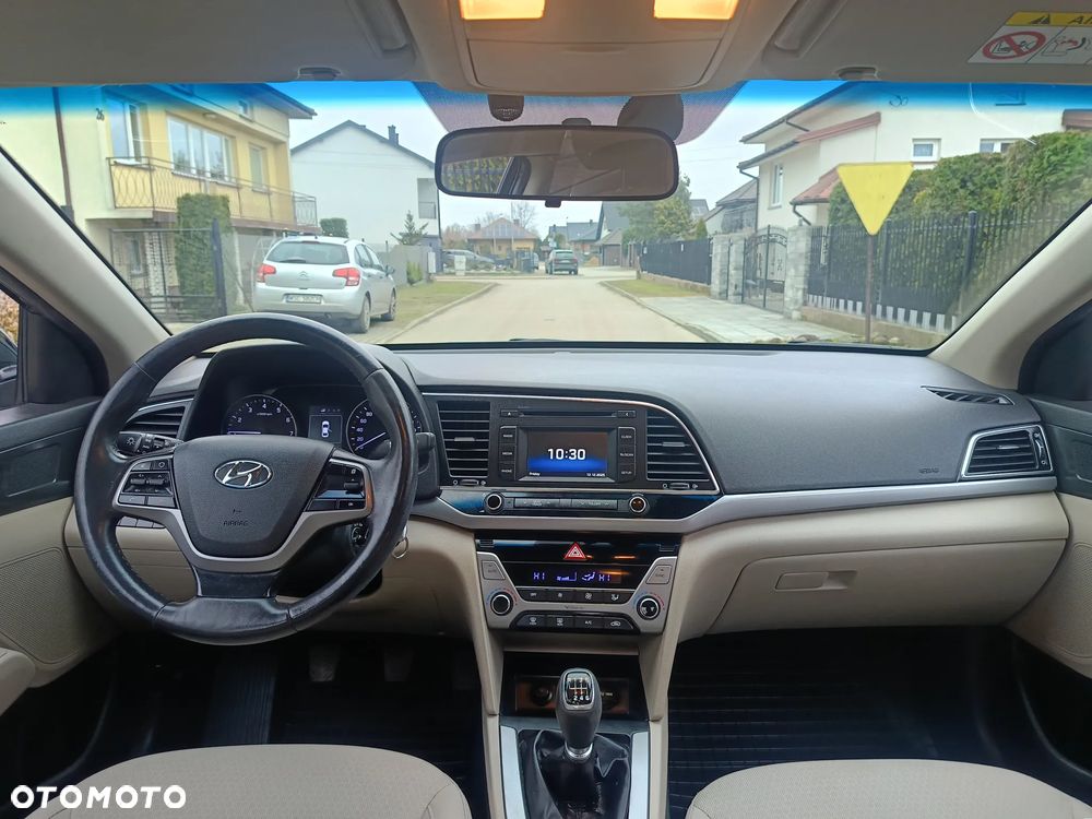 Hyundai Elantra - 11