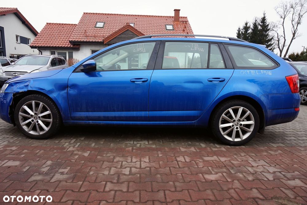 SKODA OCTAVIA III 5E5 KOMBI 2014 LF5W 1.6 TDI CLHA 105KM MWW NIEBIESKI na części - 2