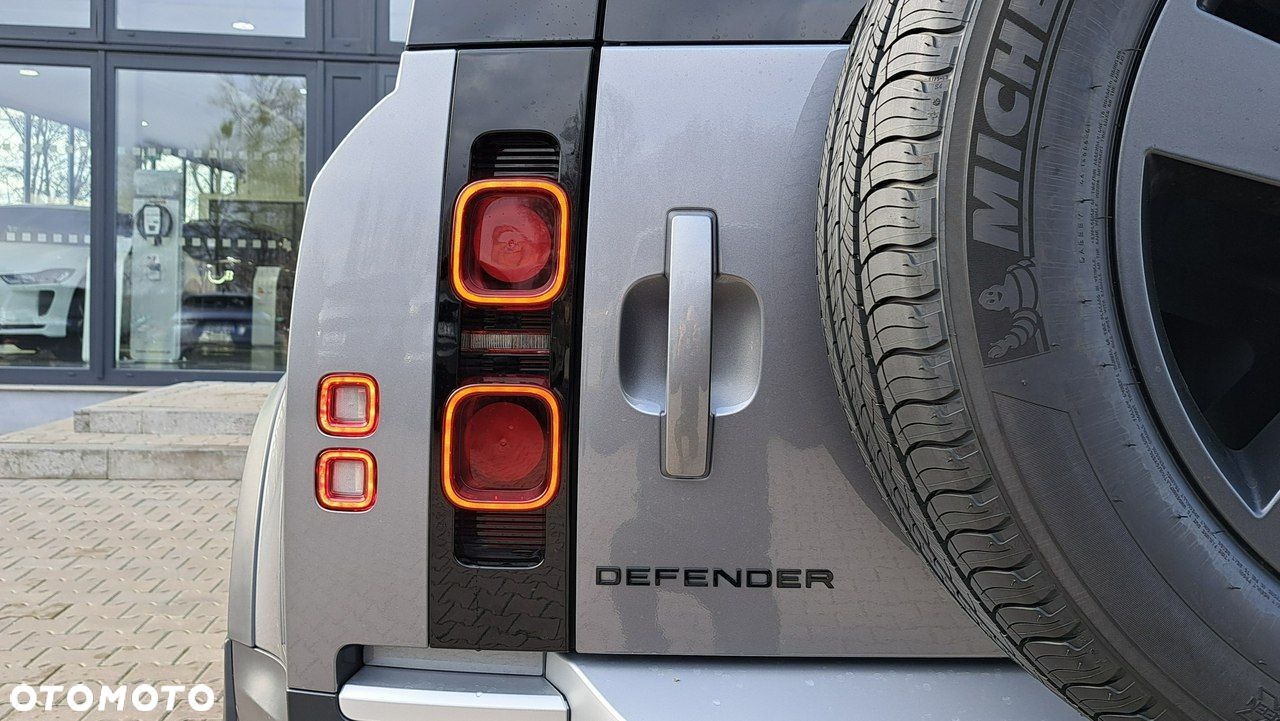 Land Rover Defender - 10
