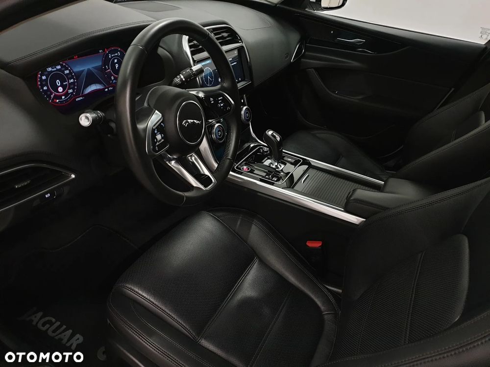 Jaguar XE 2.0 D180 SE - 9