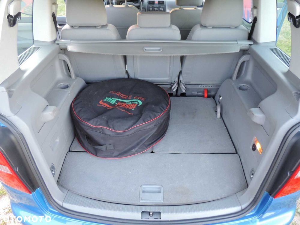 Volkswagen Touran - 8