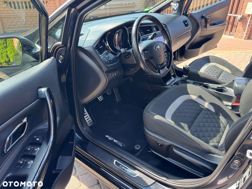 Kia Ceed 1.6 CRDi 136 ISG GT Line - 14