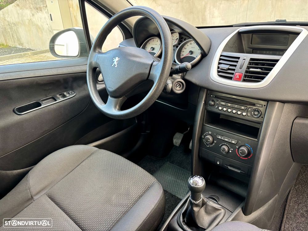 Peugeot 207 1.4 16V Trendy - 25