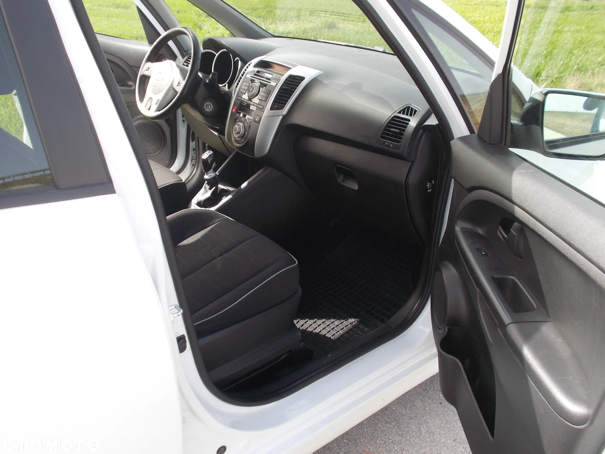 Kia Venga 1.4 CVVT Business Line - 12