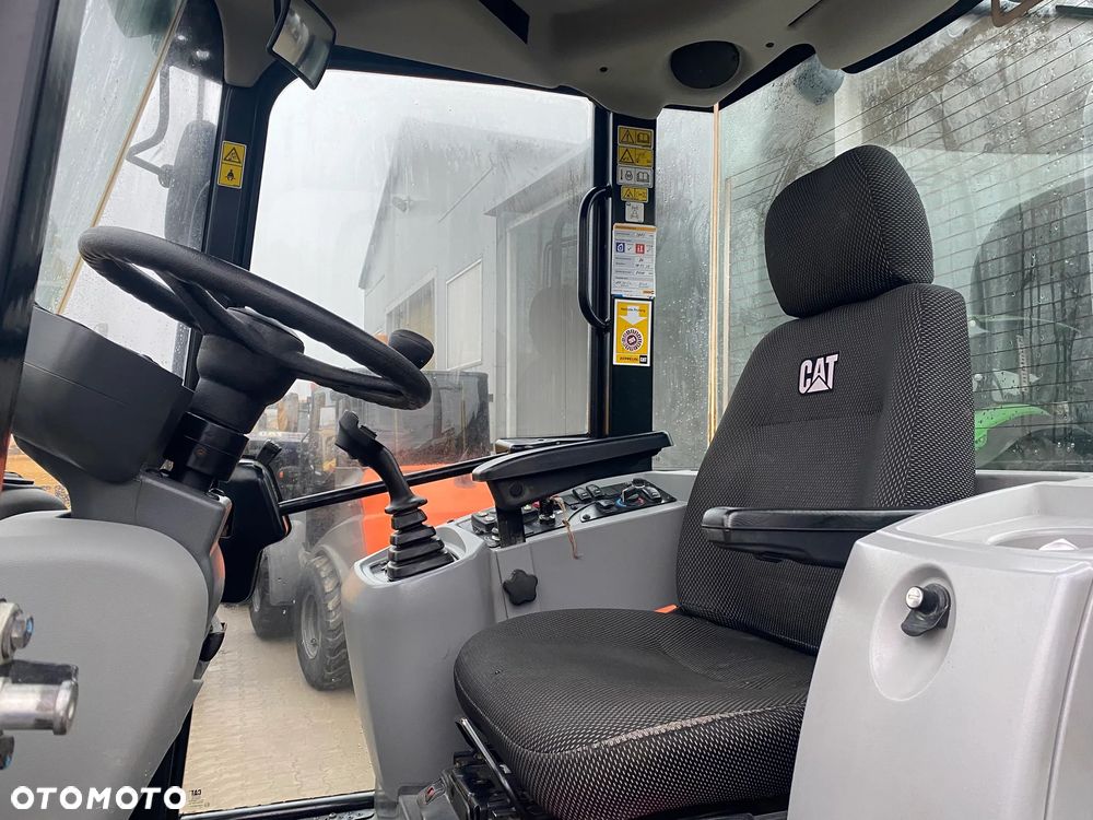 Caterpillar CAT 908M, 2020 ROK, 3400 MTH, ŁYŻKA OTWIERANA + WIDŁY, z NIEMIEC, - 17