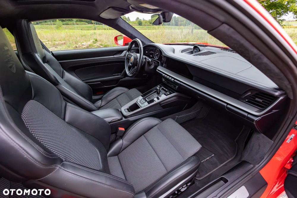 Porsche 911 Carrera 4S - 13