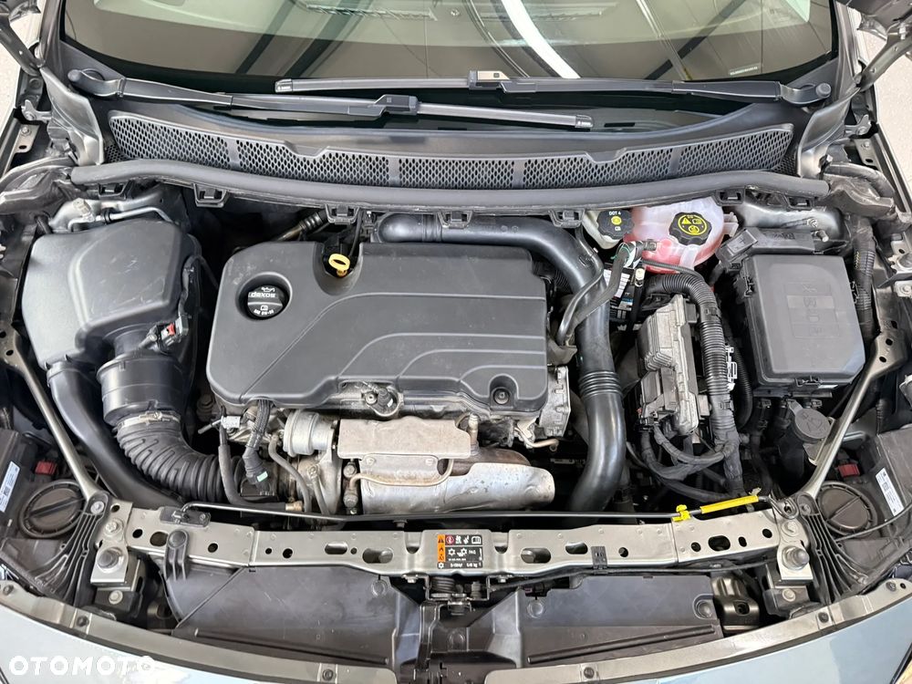 Opel Astra 1.4 T Enjoy S&S - 22