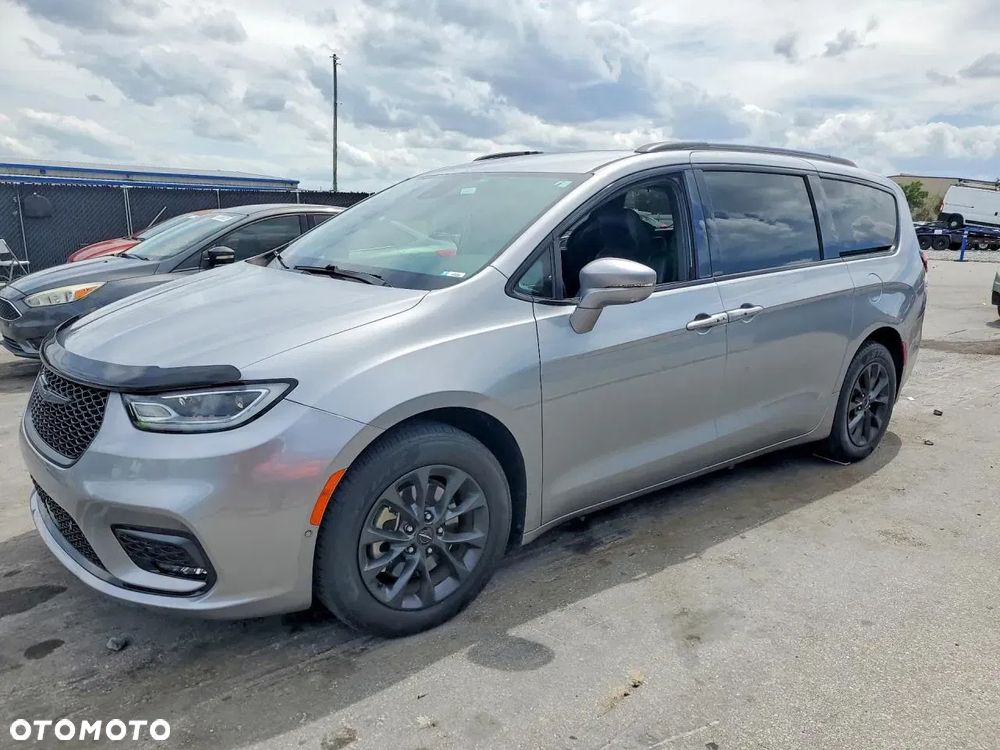 Chrysler Pacifica - 1