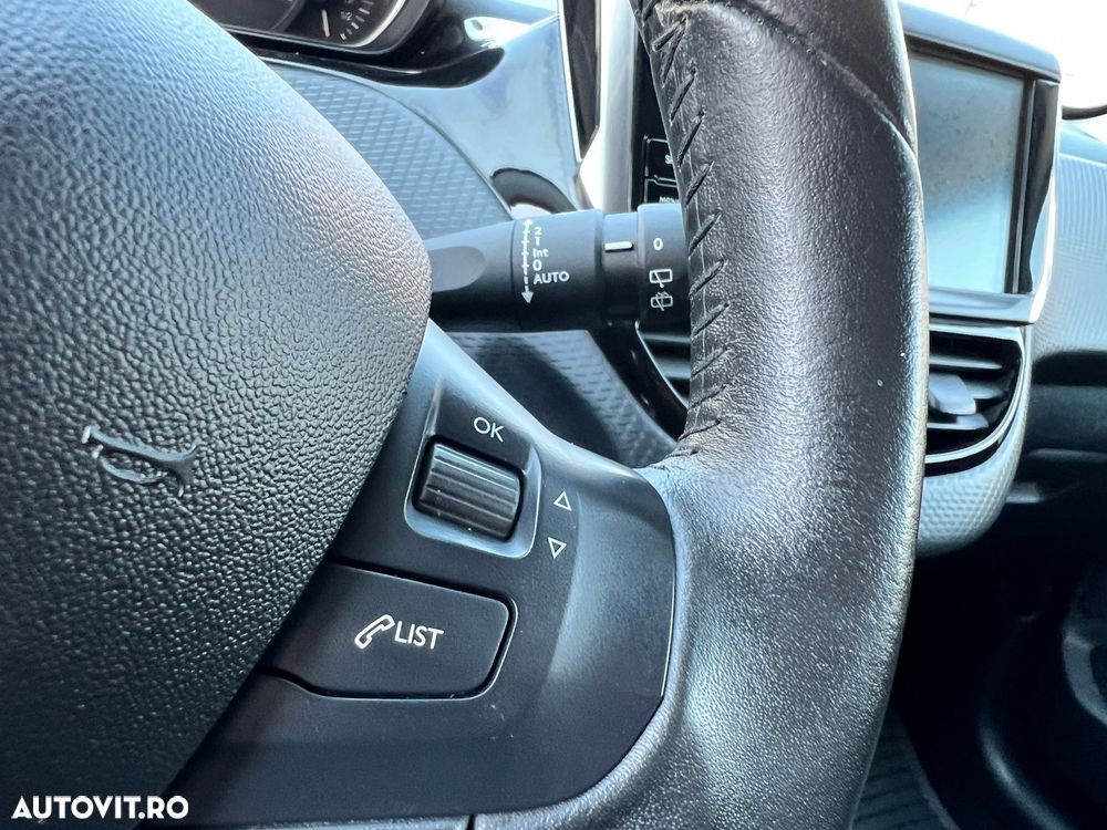 Peugeot 2008 PureTech 110 GPF Stop&Start EAT6 Signature - 19