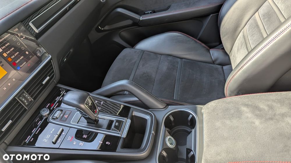 Porsche Cayenne GTS - 16