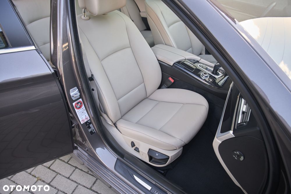 BMW Seria 5 520d - 25