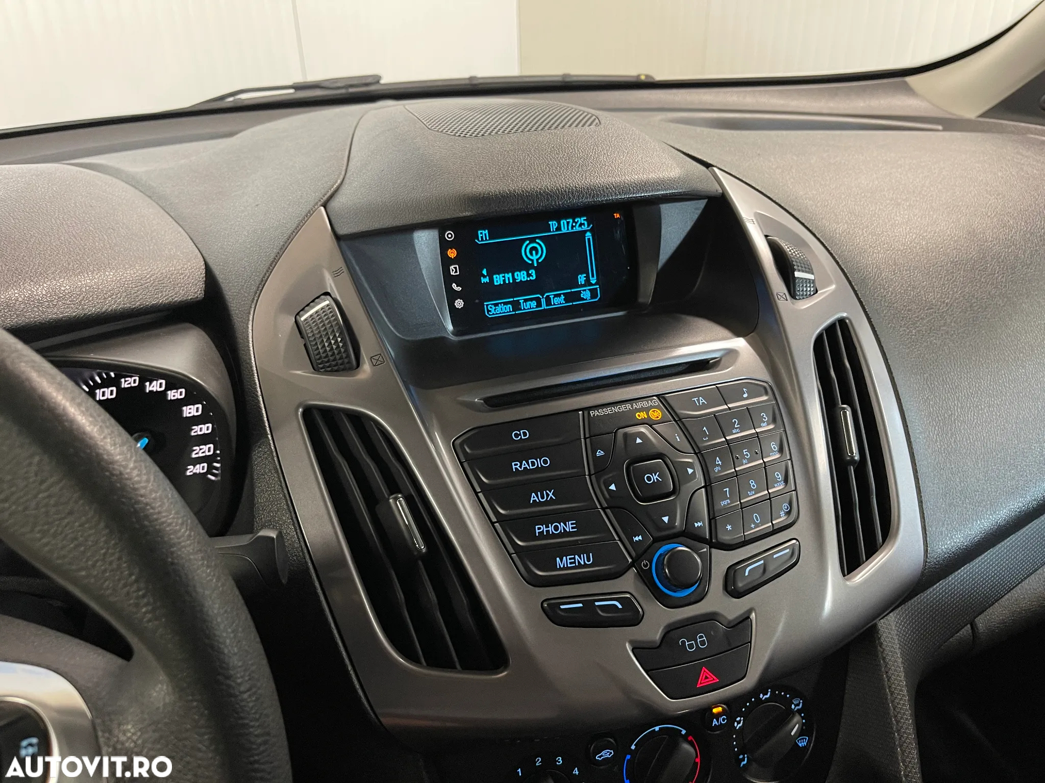 Ford Transit Connect - 11