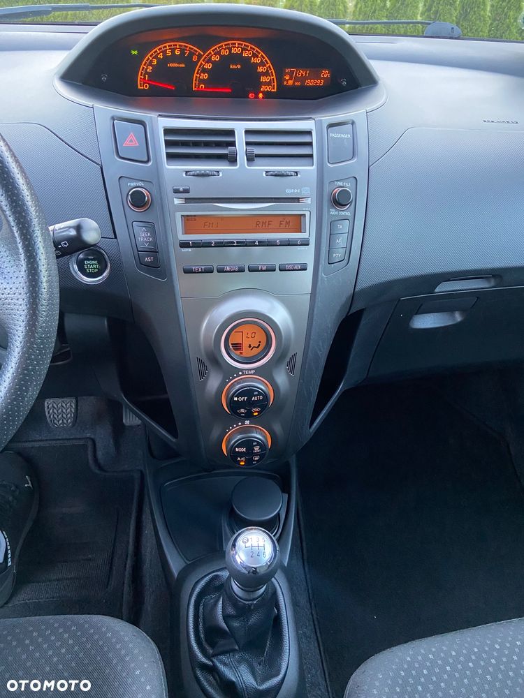 Toyota Yaris 1.33 Prestige - 28
