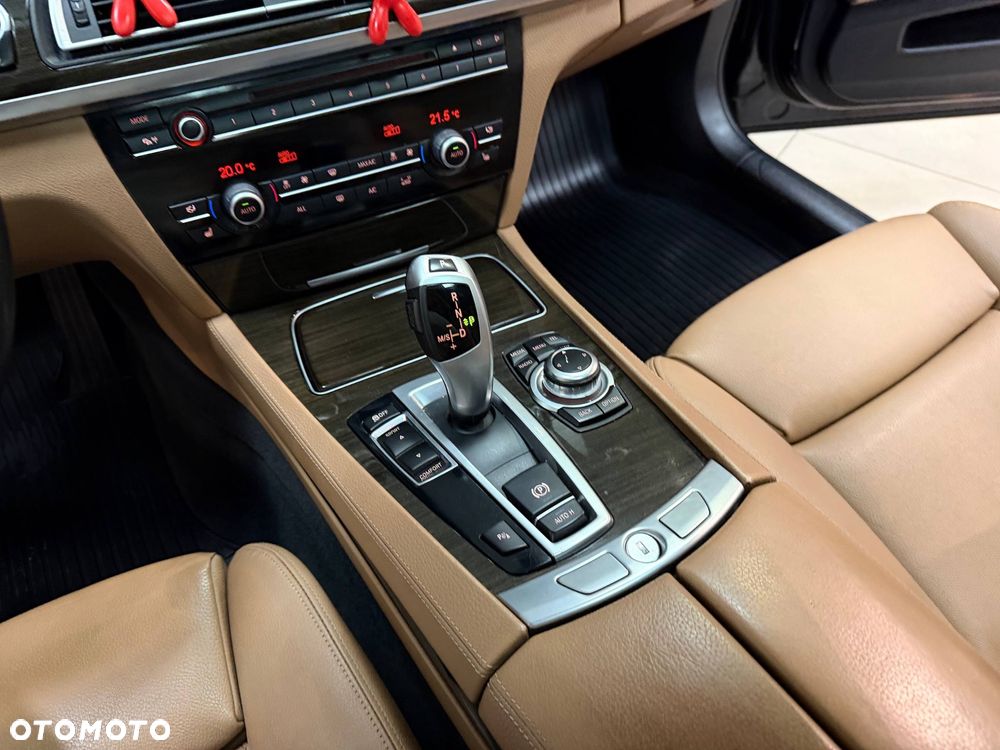 BMW Seria 7 730d Edition Exclusive - 28