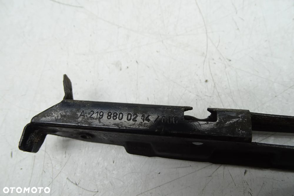 Mercedes CLS W219 Ślizg zderzaka prawy przód A2198800214 - 3