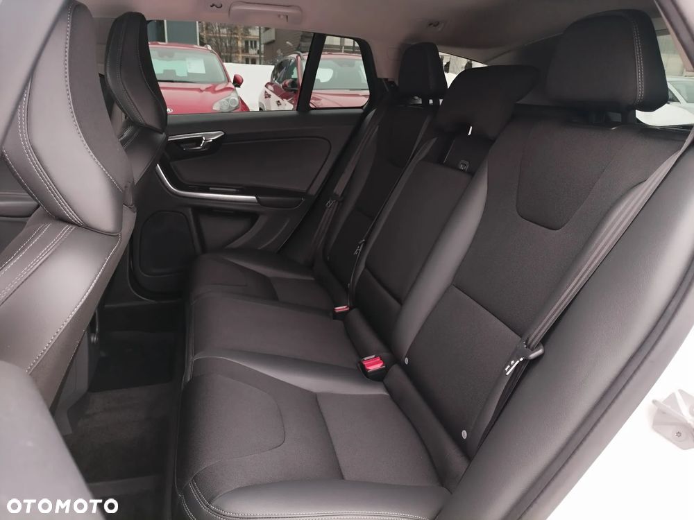 Volvo V60 Cross Country D3 Drive-E Momentum - 17